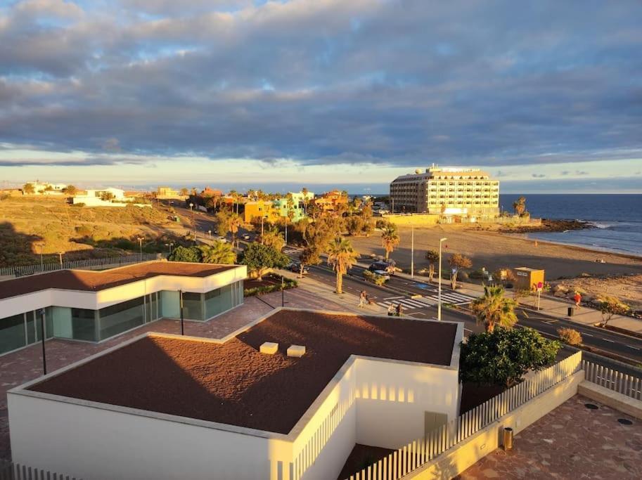 El Medano Beachfront Triplex Penthouse With Pool, Rooftop, Sea View Exteriör bild